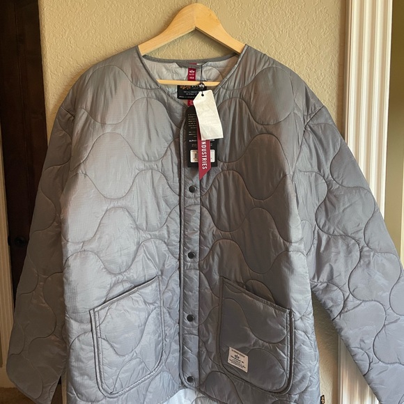 Alpha Industries Silver Quilted Jacket - Picture 1 of 8